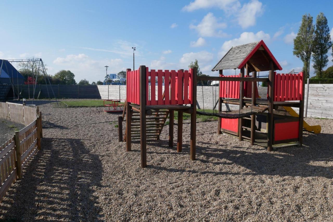 Camping Sainte Mere Eglise Εξωτερικό φωτογραφία